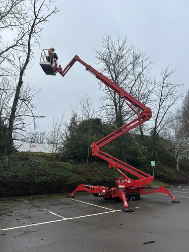Tracked cherry picker - tracked,